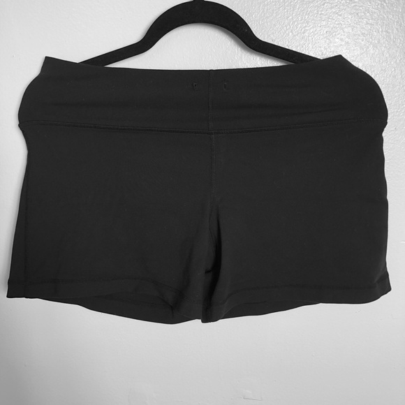 Lululemon Black shorts sz8 - Picture 2 of 4